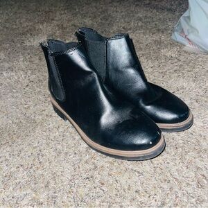 Women’s 8.5 booties. Preowned